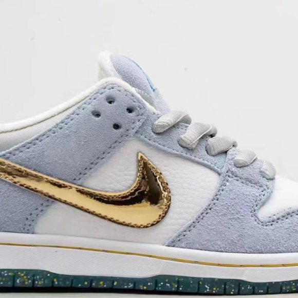 BP Toddler Sean Cliver x Nike SB Dunk Low Pro QS Holiday Special White Blue Gold main image 4